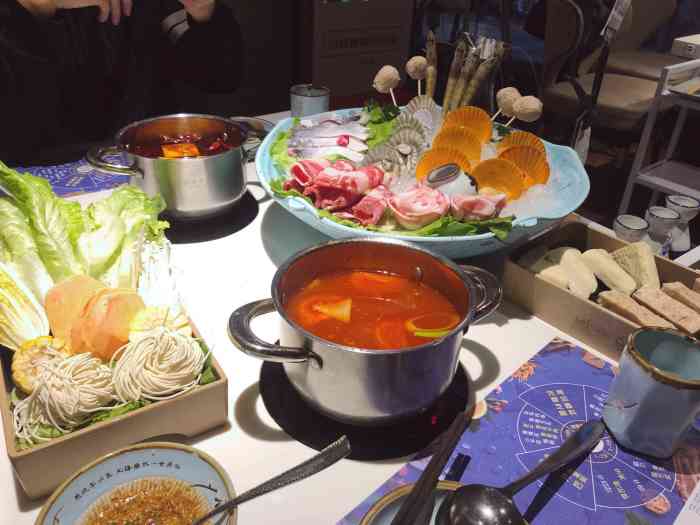 蓝波斯菊鲜汤火锅(日月贝店)