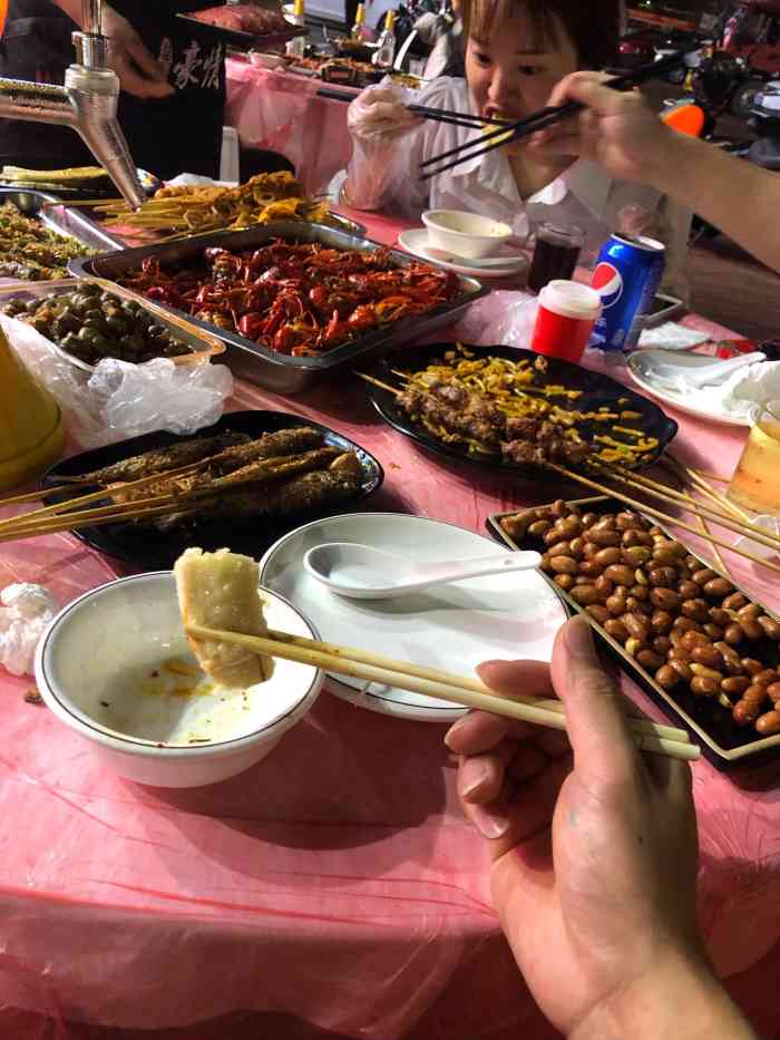 豪情夜宵城(迎宾店)-"朋友带来这里吃确实不错,后面就带上同事们.