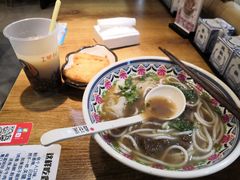 -鑫花溪牛肉米粉(人民广场店)