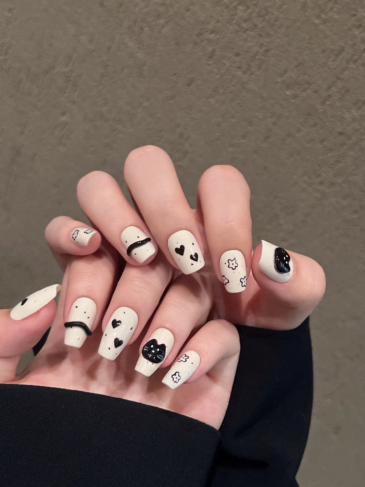 秋冬新款美甲 黑白手绘款