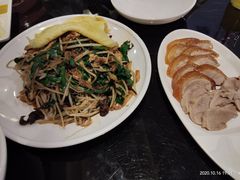 -皇城根·烤鸭·鱼头·家常菜(欧亚大观乐活城店)