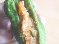 艾叶咸蛋黄肉松青团-王家沙点心店(南京西路总店)