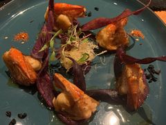 煎虾配紫薯泥薯片及姜味柠檬汁-AZUL by FUEL蓝色·法式酒馆(琶醍店)