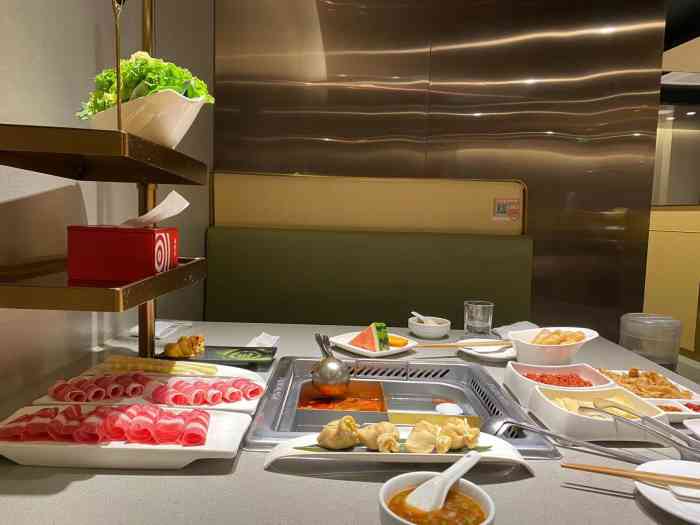 海底捞火锅(君悦广场店)-"过年时就想吃海底捞,但人太多根本排不到,.