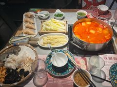 -尚尚仙·酸汤猪手·猪肚鸡火锅(华联万柳购物中心店)