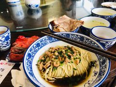 开洋葱油拌面-裕兴记•蟹黄面馆(人民广场店)