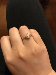 -威德钻石-克拉钻大本营(南京东路店)