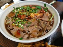-爆炸头阿姨小四川正宗川味小吃(无任何分店)