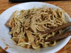 -松树干拌面店