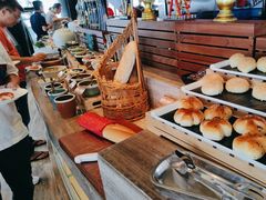 -宝利来国际大酒店-凤凰阁旋转餐厅