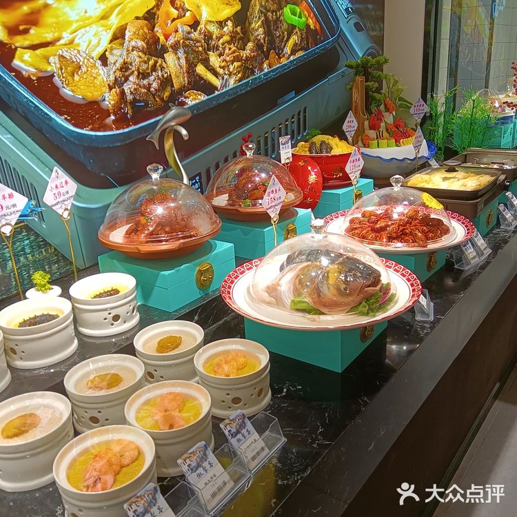 一百块就能吃到原价两百多的菜,四菜一果盘,两也足足的