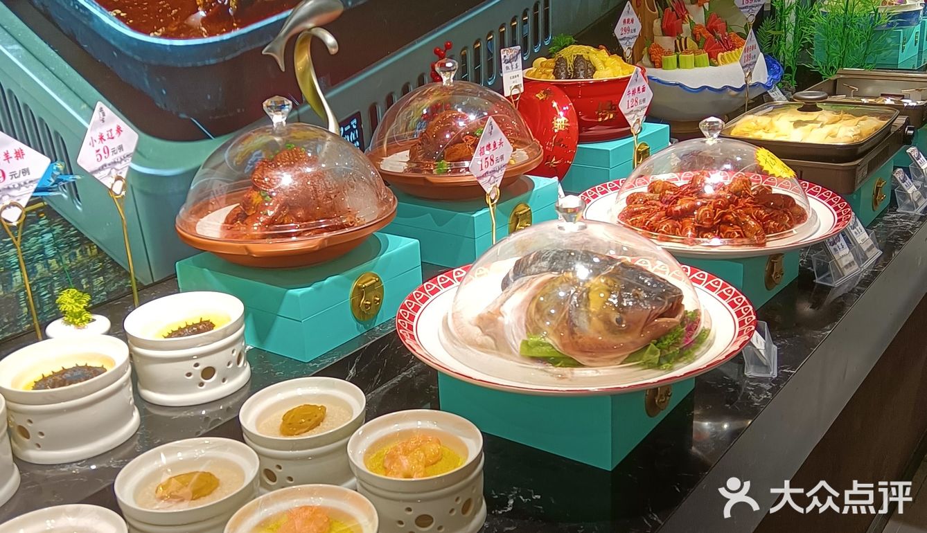 一百块就能吃到原价两百多的菜，四菜一果盘，两也足足的