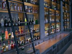 -饮湖威士忌鸡尾酒吧