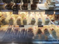 -白玉兰食品甜凤店(合生汇店)