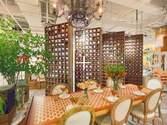 大堂-HuaTa 花榻·花忆西葡餐厅(虹桥南丰城店)