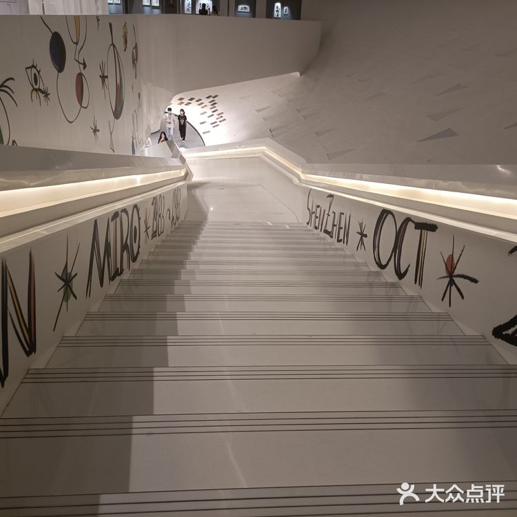 悲伤和假笑写实！
