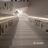 悲伤和假笑写实！