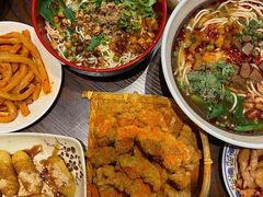 -爆炸头阿姨小四川正宗川味小吃(无任何分店)