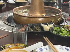 -洞庭洲·防空洞火锅·烧烤·铜锅涮肉(新百广场店)