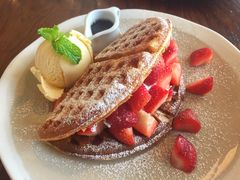 草莓松饼-ROAST coffee & eatery