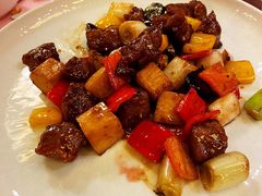 黑蒜炒雪花牛肉粒-唐宫海鲜舫