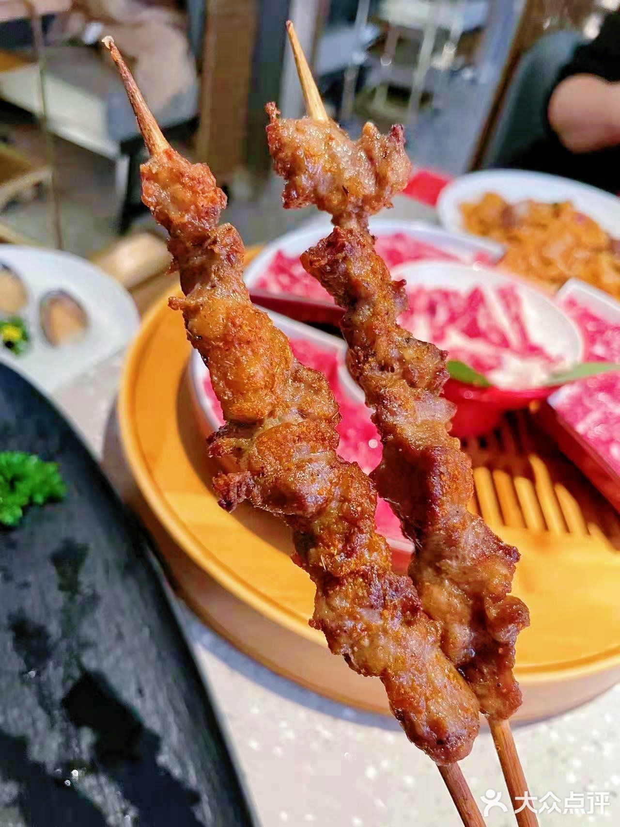 牛肉火锅吃过瘾[得意]左庭右院第100家店