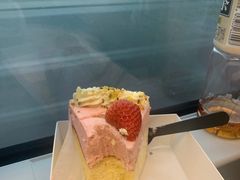 草莓巴斯克芝士蛋糕-旧识old mate·烘焙蛋糕店