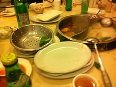 菜吃了东西都没人收。-台北吴记老锅底麻辣火锅(蓝村路店)