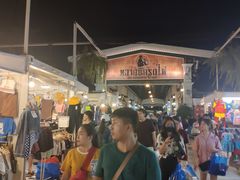 -席娜卡琳火车铁道夜市