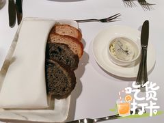餐前面包黄油-壳里西餐厅Coquille Seafood Bistro(蒙自路店)