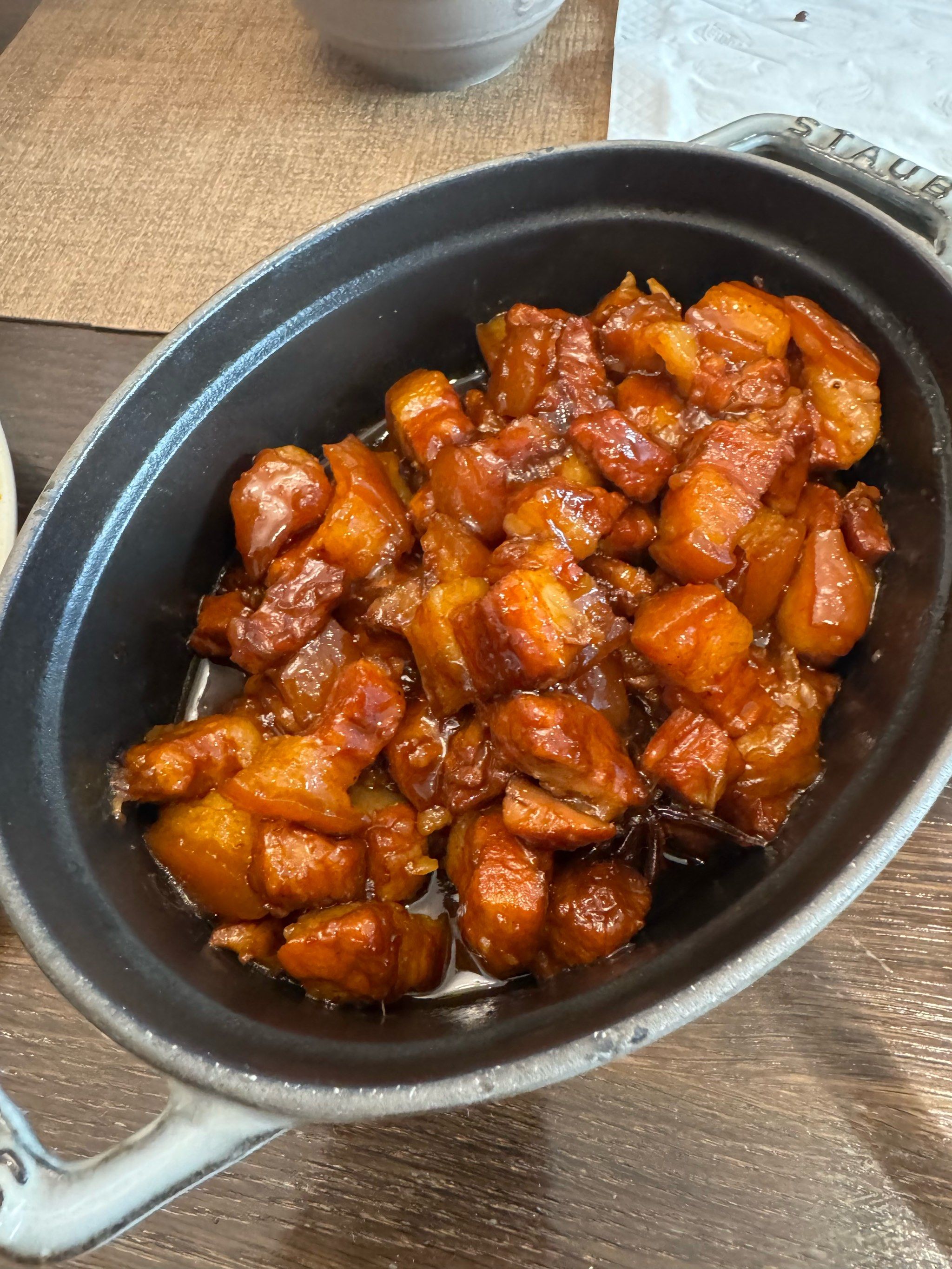 🌶 佳肴菜名
家庭版红烧肉
🍳满分原料
五花肉 葱姜 花椒