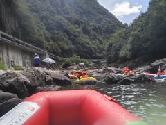 -安吉龙王山峡谷漂流