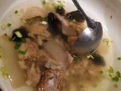 酸萝卜老鸭汤-蜀宴小调·精致家常菜(来福士店)