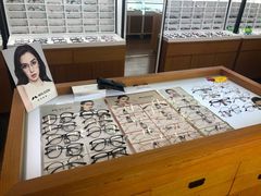 -视野联行眼镜•蔡司•依视路(温江店)