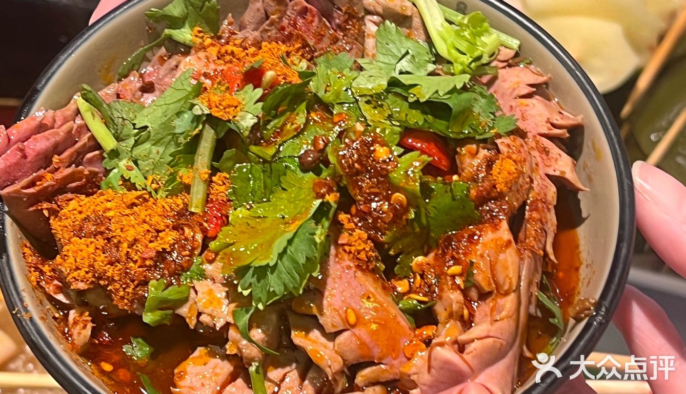 大中午都排队‼️人均50的超火串串店