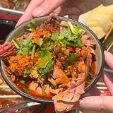 大中午都排队‼️人均50的超火串串店