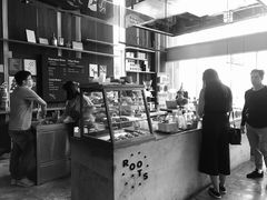 -ROAST coffee & eatery