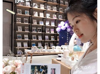 魔都超高颜值“玻璃房”·十足ins风·沪上第️家不眠书店