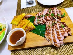 烧薄切蜜汁猪颈肉-青檸泰 LIME THAI (财富购物中心店)