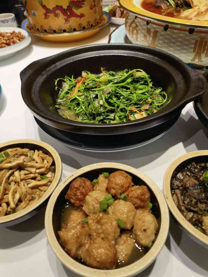 热河食府(中山路店)-"热河食府开了十大几年了,生意一直是火爆的.