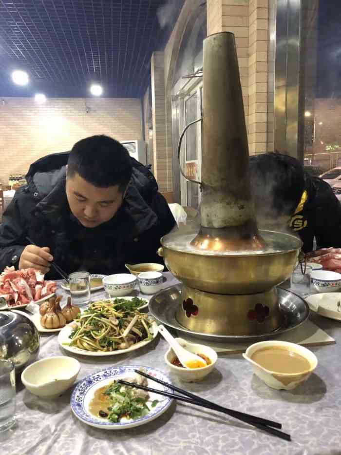 金鑫火锅城(花园南路店)-"二十多年的老店了,是那种特别传统的铜锅涮.