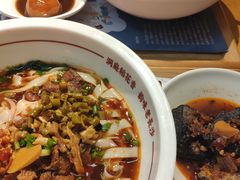 -呷佬·长沙手工米粉(金沙江路店)