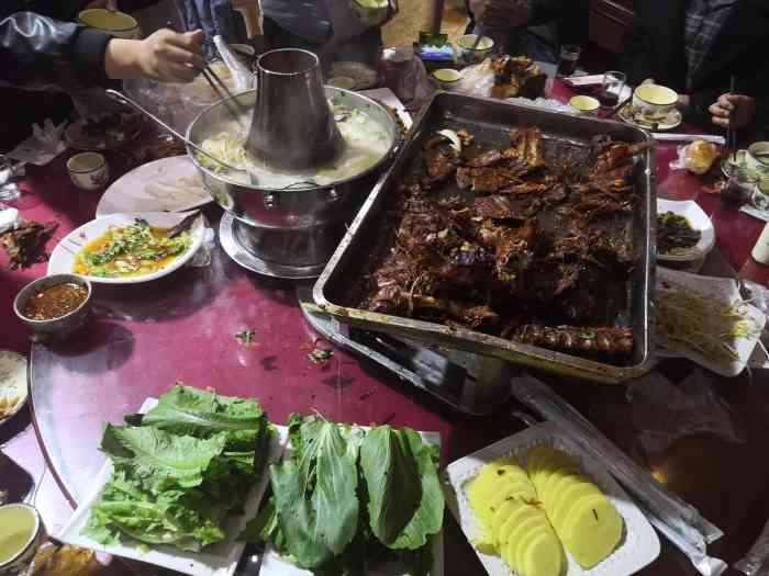 金殿一号休闲山庄-"希望看到这条评论的云南人都不要去.烤全羊.