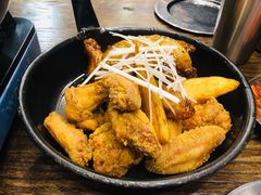 原味炸鸡和酱油鸡双拼-MI WU FACTORY米屋美食工厂餐厅(绿地店)