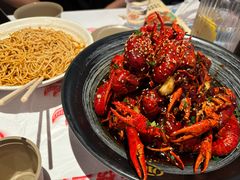 -肥肥虾庄·金牌油焖大虾(汉街SKP店)