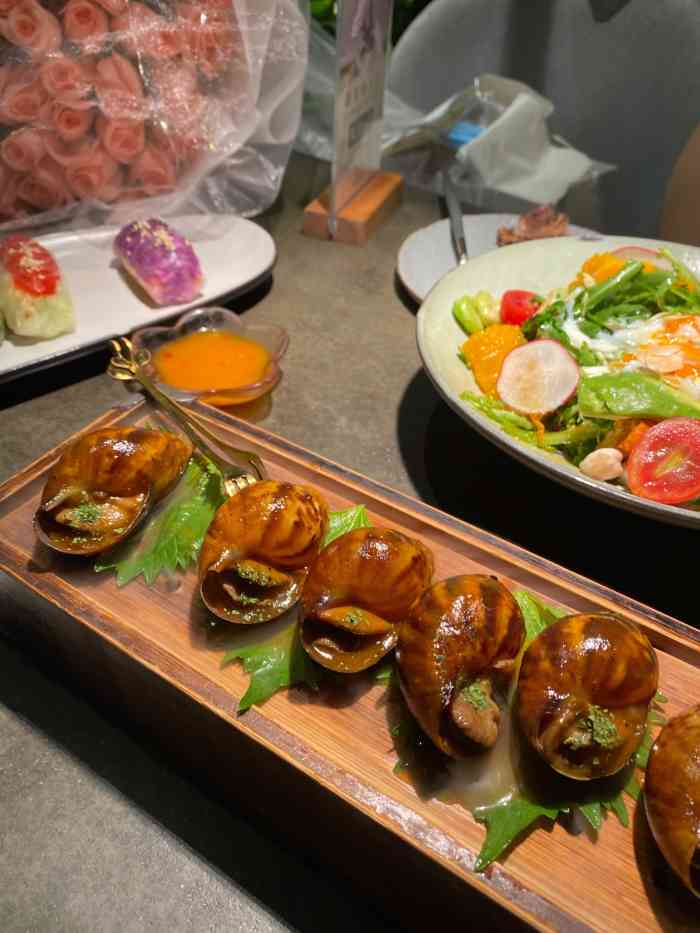 来花厨吃饭是一种美的享受菜品味道也很好就是有点贵