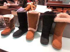 -UGG(燕莎奥特莱斯购物中心店)