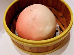 蛋黄莲蓉万寿桃-广州酒家(文昌总店)