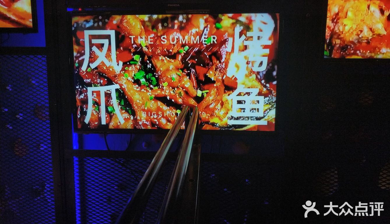 缠满酱汁的鸡爪爪