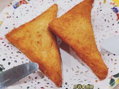 咖喱吞拿鱼角-喜莲咖啡